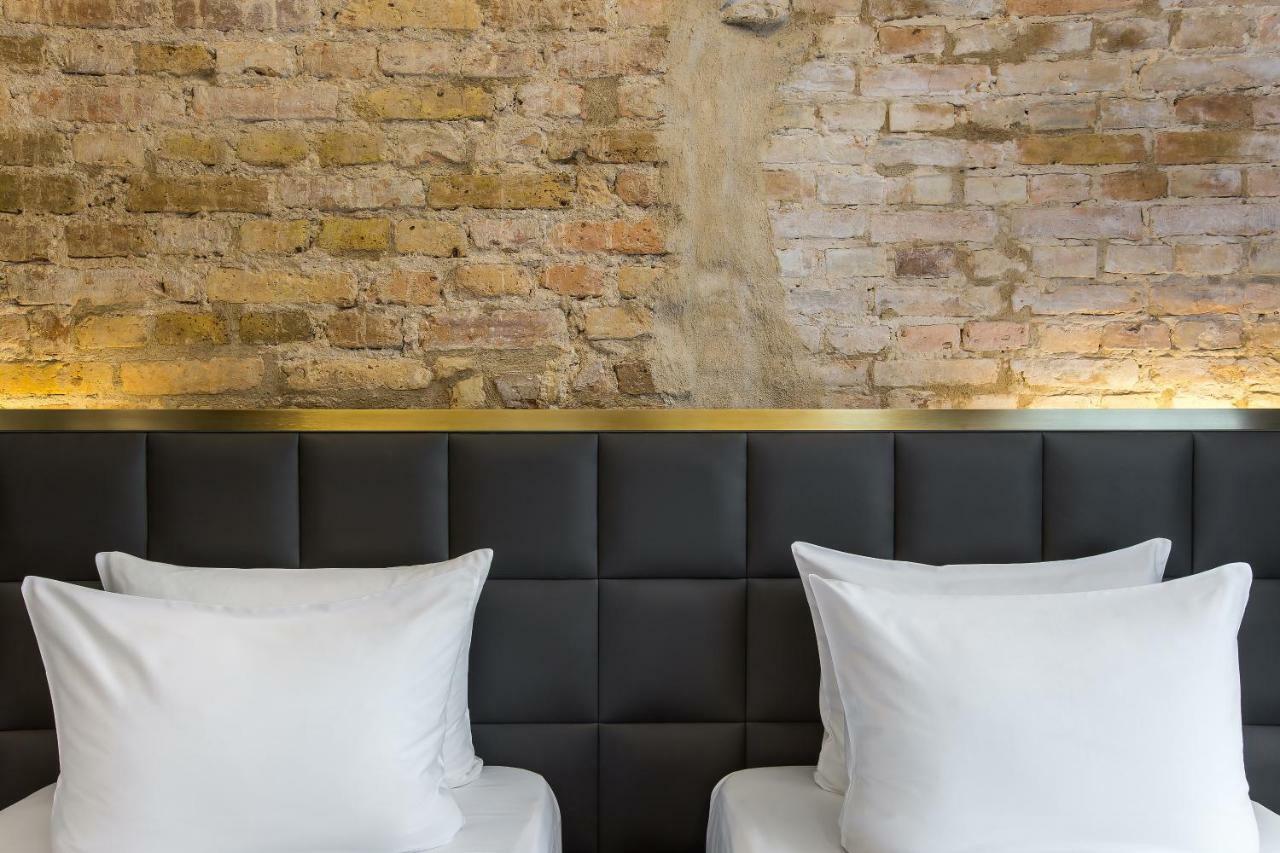 Hotel Pacai, Vilnius, A Member Of Design Hotels المظهر الخارجي الصورة A bed with two pillows