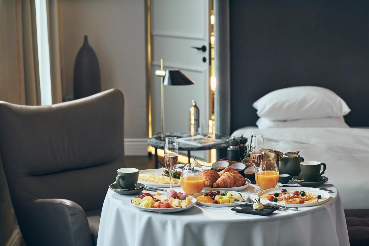 Hotel Pacai, Vilnius, A Member Of Design Hotels المظهر الخارجي الصورة Breakfast in a hotel room