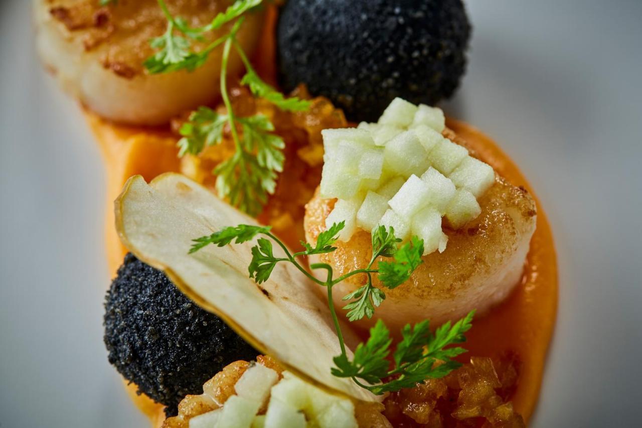 Hotel Pacai, Vilnius, A Member Of Design Hotels المظهر الخارجي الصورة Scallop with black truffle