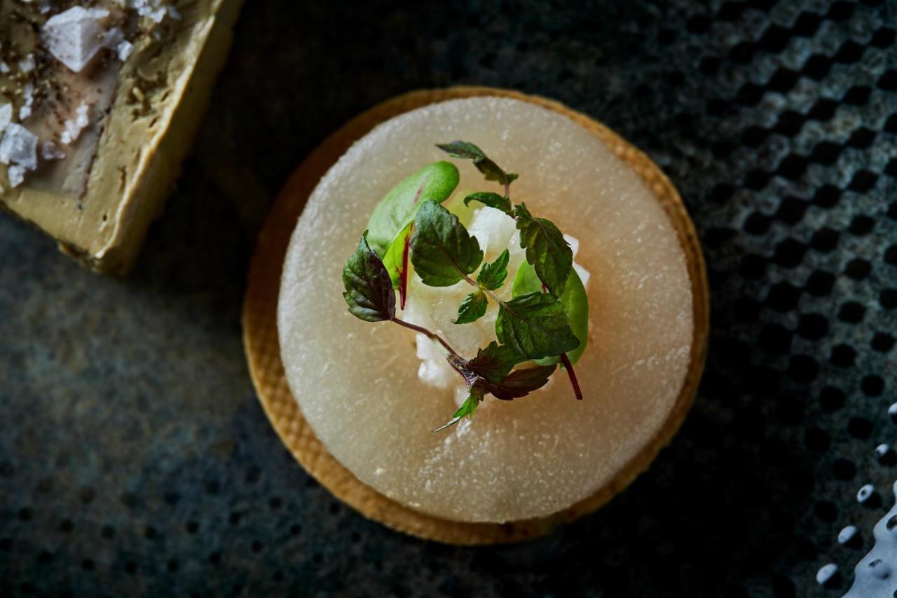 Hotel Pacai, Vilnius, A Member Of Design Hotels المظهر الخارجي الصورة A cocktail garnished with a sprig of mint